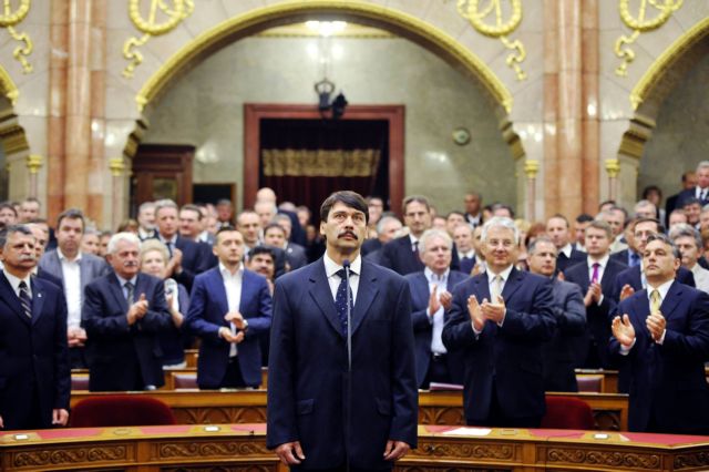 Εδραιωμένος ο Βίκτορ Ορμπάν με την εκλογή του νέου προέδρου της Ουγγαρίας